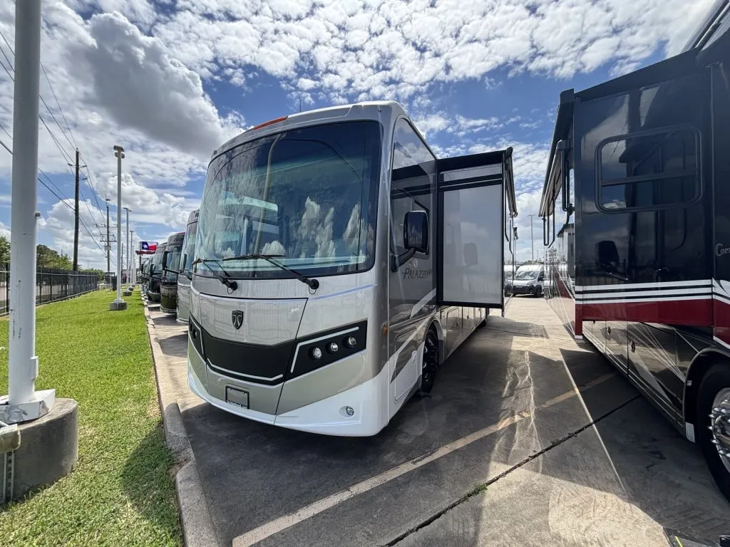 2026 Thor Motor Coach Palazzo GT 37.4 - Photo 2