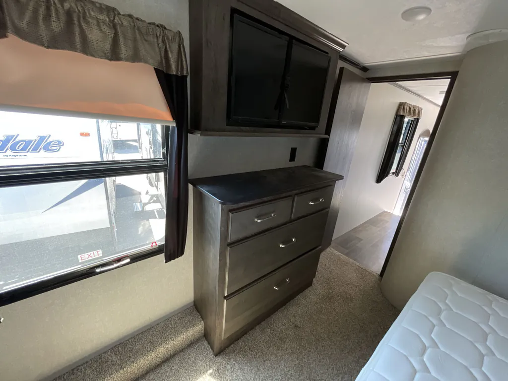 2018 Keystone Montana High Country 385BR, Photos photo 16