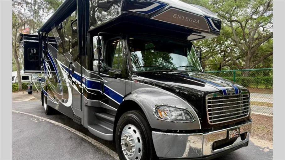 2021 Entegra Coach Accolade 37K - Photo 2