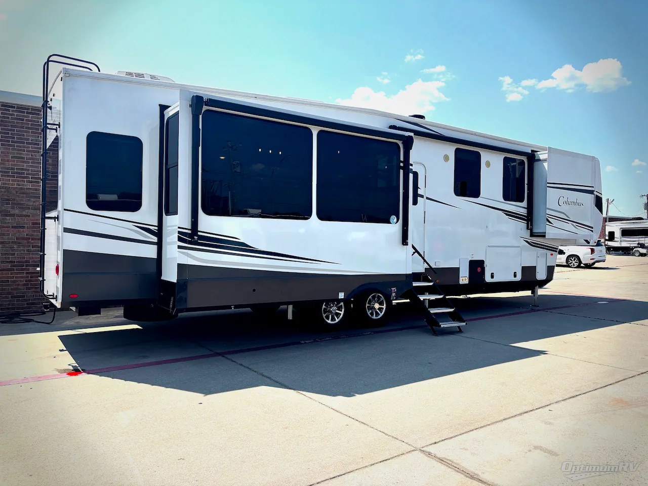 2024 Palomino Columbus 383FB dealer photo 2 from Optimum RV