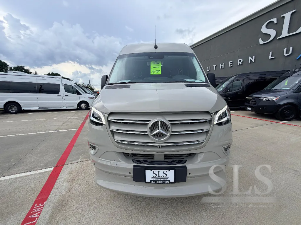 2025 Midwest Automotive Designs Luxe Cruiser D4, Photos photo 11