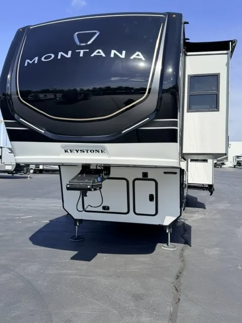 2026 Keystone Montana 3915TB - Photo 3