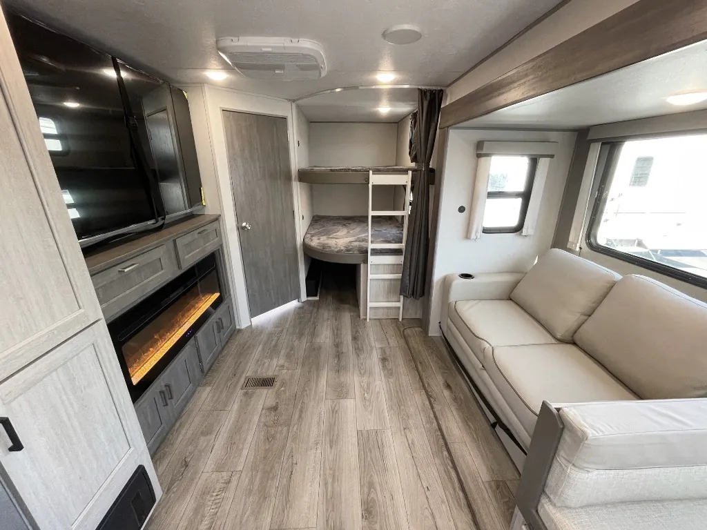 2026 Coachmen Catalina Legacy Edition 273DBHCK, Photos photo 5