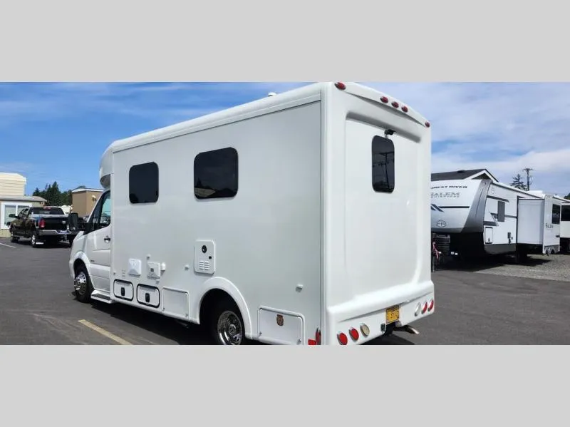 2015 Pleasure-Way Plateau XL Used    Std. Model - Photo 4