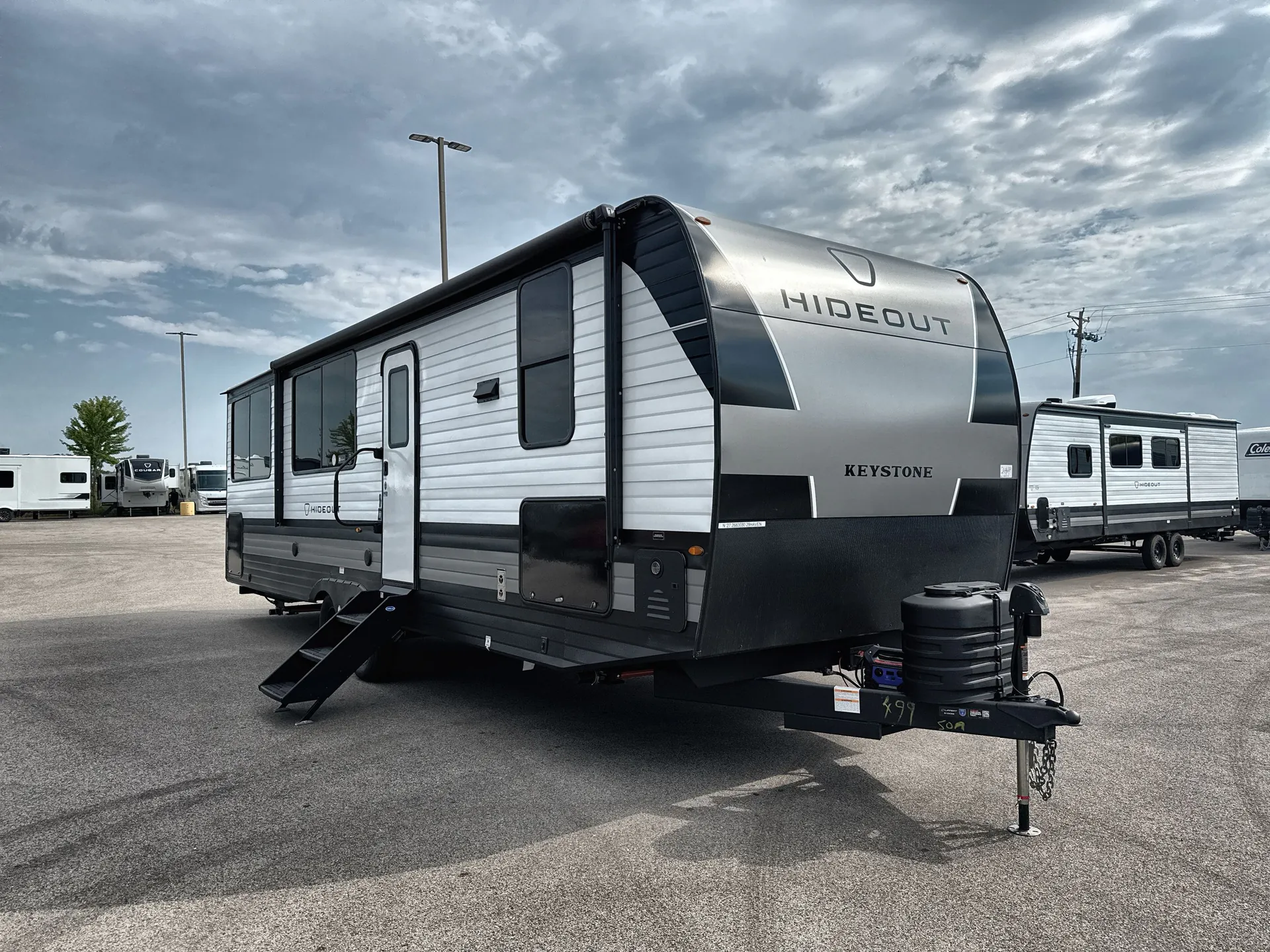 2027 Keystone Hideout Max 29HAVEN dealer photo 1 from Camping World