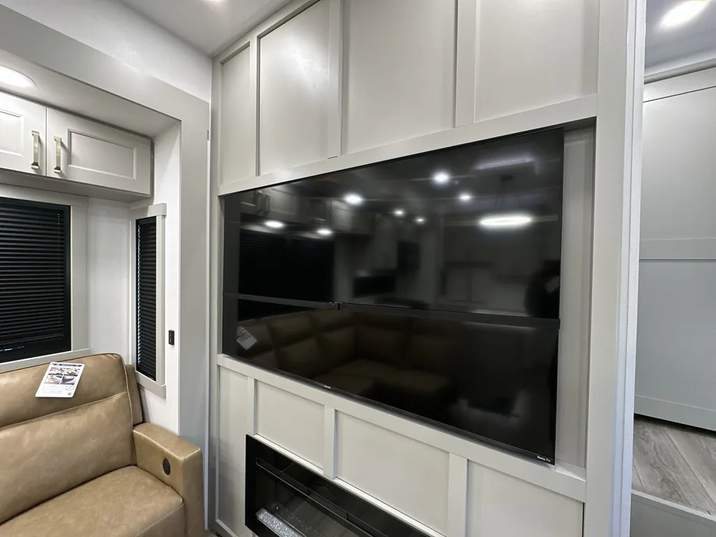 2026 Brinkley Model G 3970, Photos photo 12