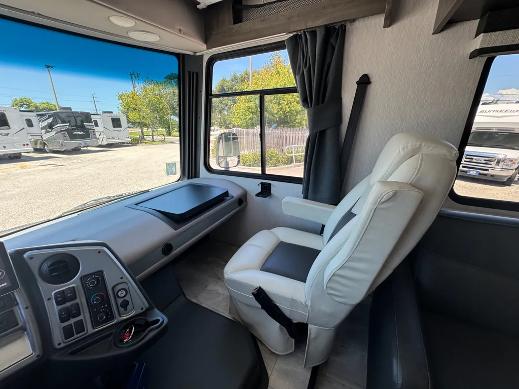 2024 Coachmen Pursuit 31BH, Photos photo 25