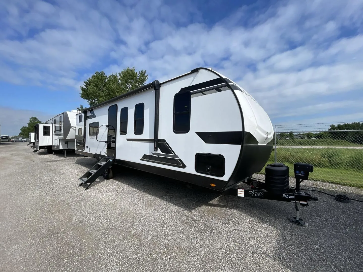 2025 Venture RV Stratus 302VBH - Photo 2