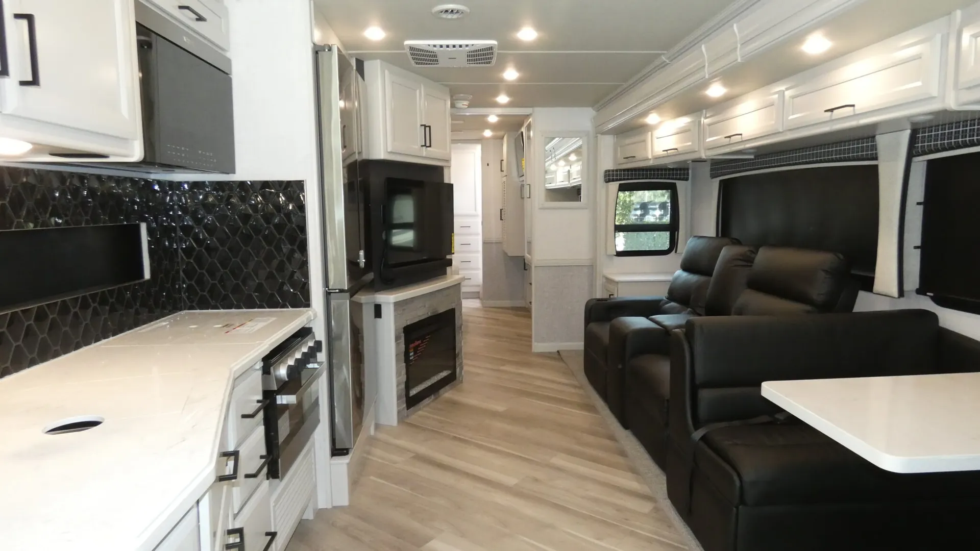 2026 Holiday Rambler Vacationer 35K - Photo 3