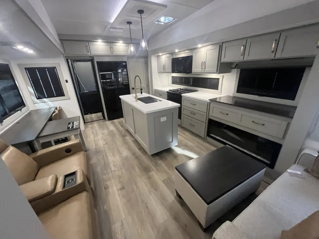 2026 Brinkley Model Z 3420, Photos photo 6