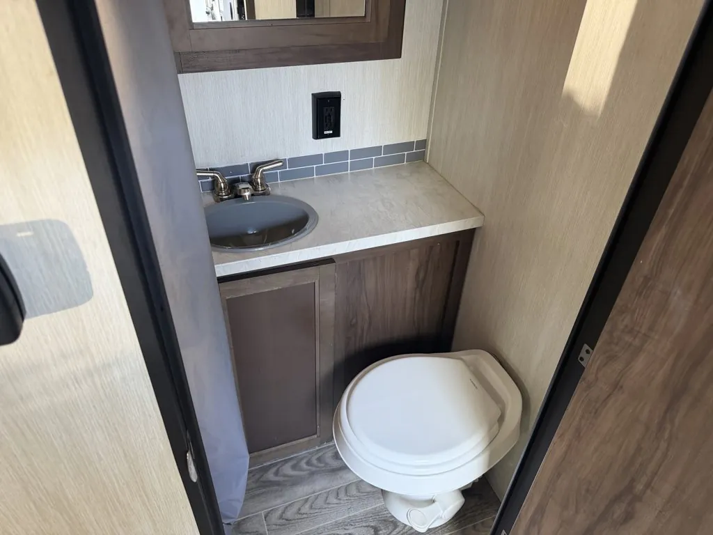 2019 Forest River Cherokee Grey Wolf 19SM, Photos photo 17