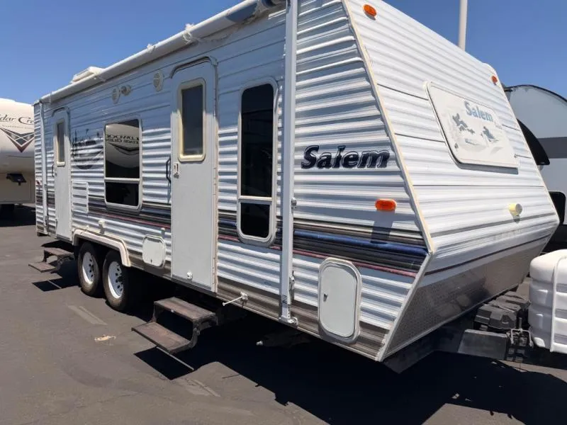 2004 Forest River RV Salem 23TFBL - Photo 2