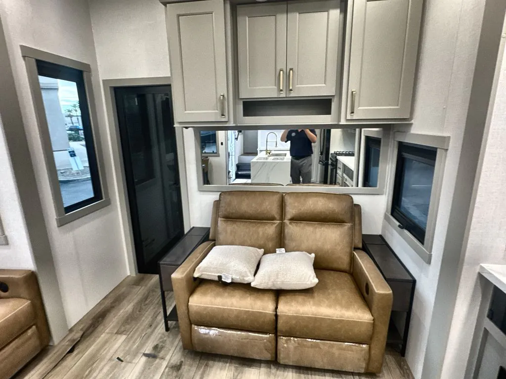 2026 Brinkley Model G 4100, Photos photo 14