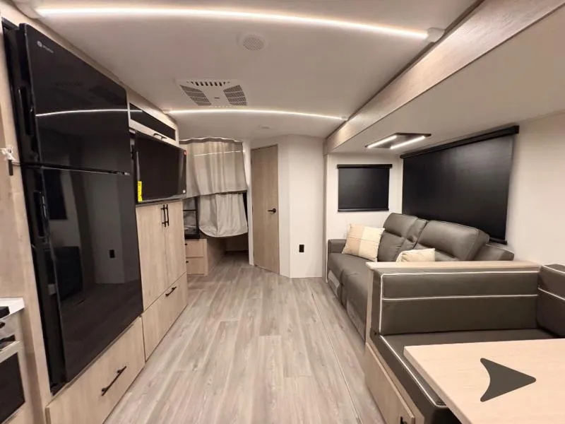 2026 Grand Design Imagine 2800BH - Photo 4