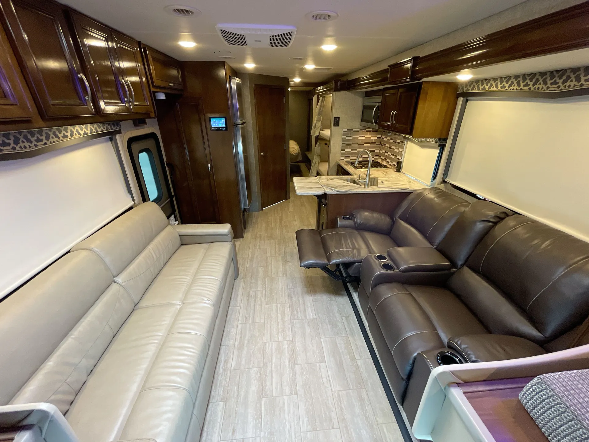 2020 Thor Motor Coach Magnitude BB35 - Photo 3