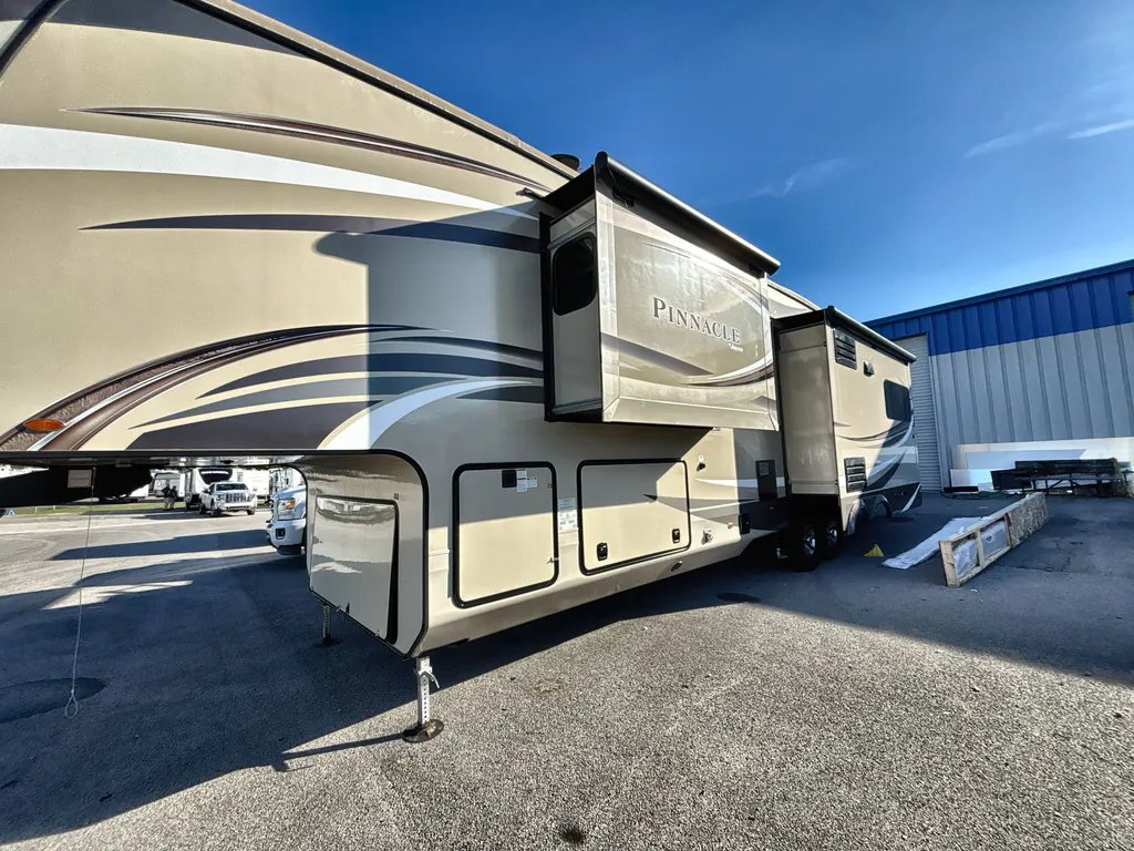 2018 Jayco Pinnacle 36FBTS, Photos photo 6