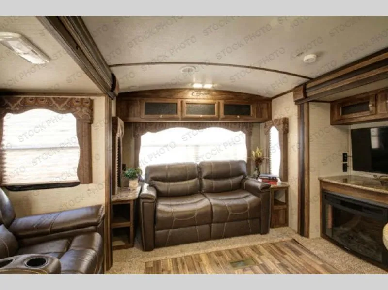 2018 Keystone RV Cougar 30RL - Photo 2