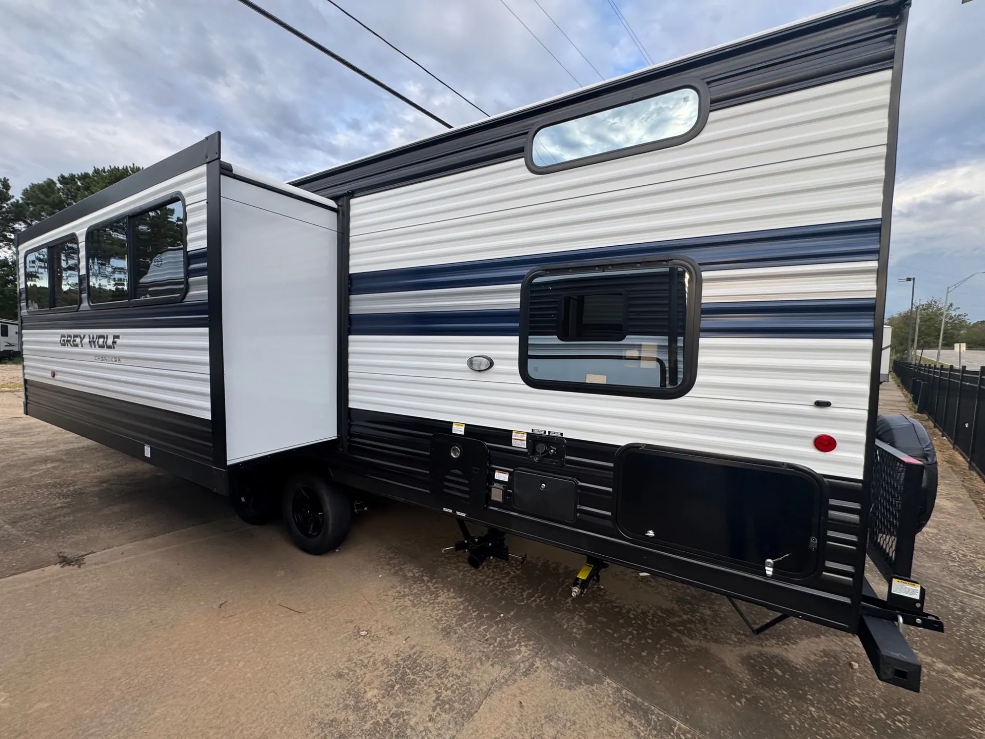 2027 Forest River Cherokee Grey Wolf 29QB - Photo 4