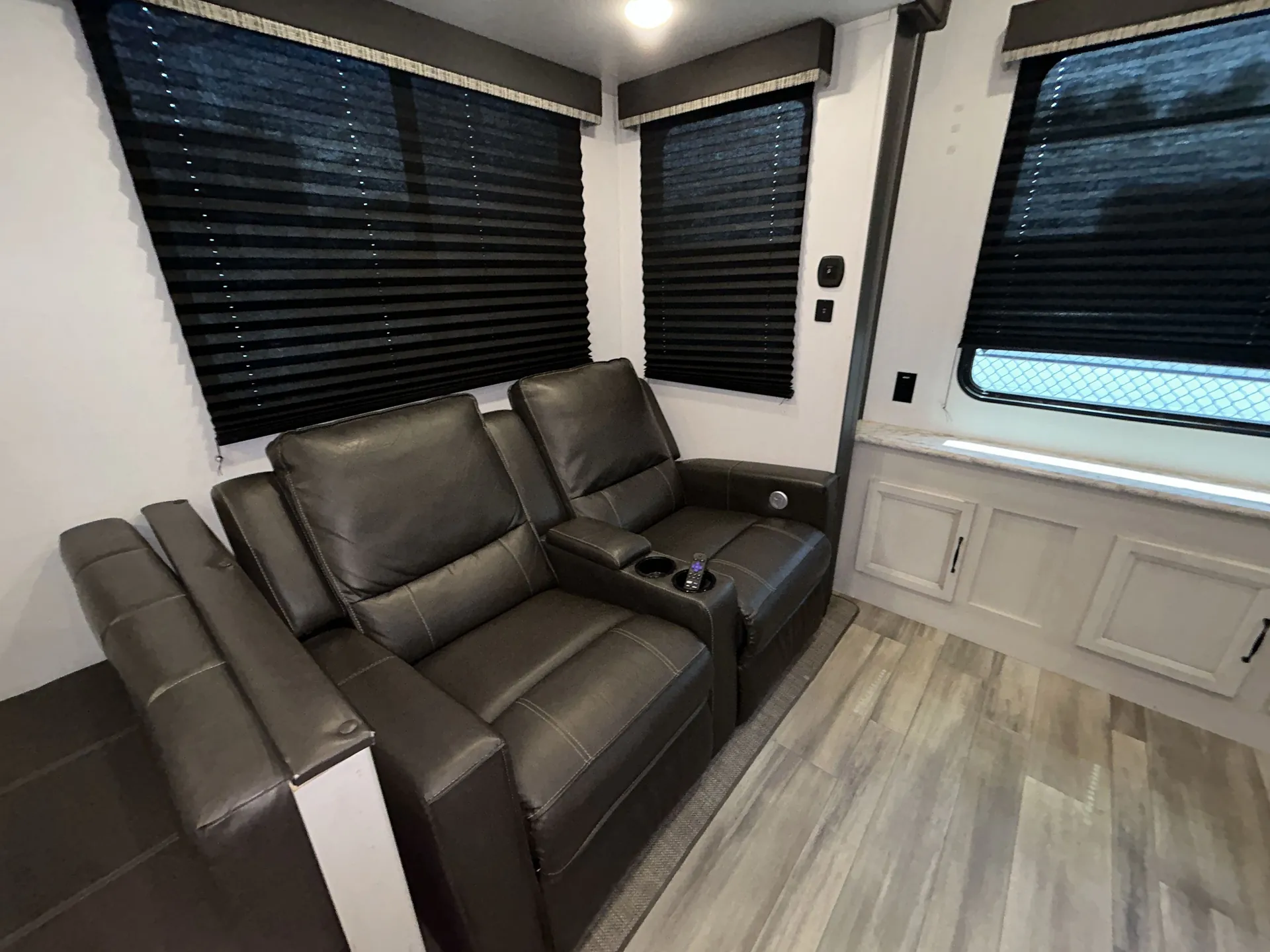 2023 Keystone Sprinter 31MB — living area main