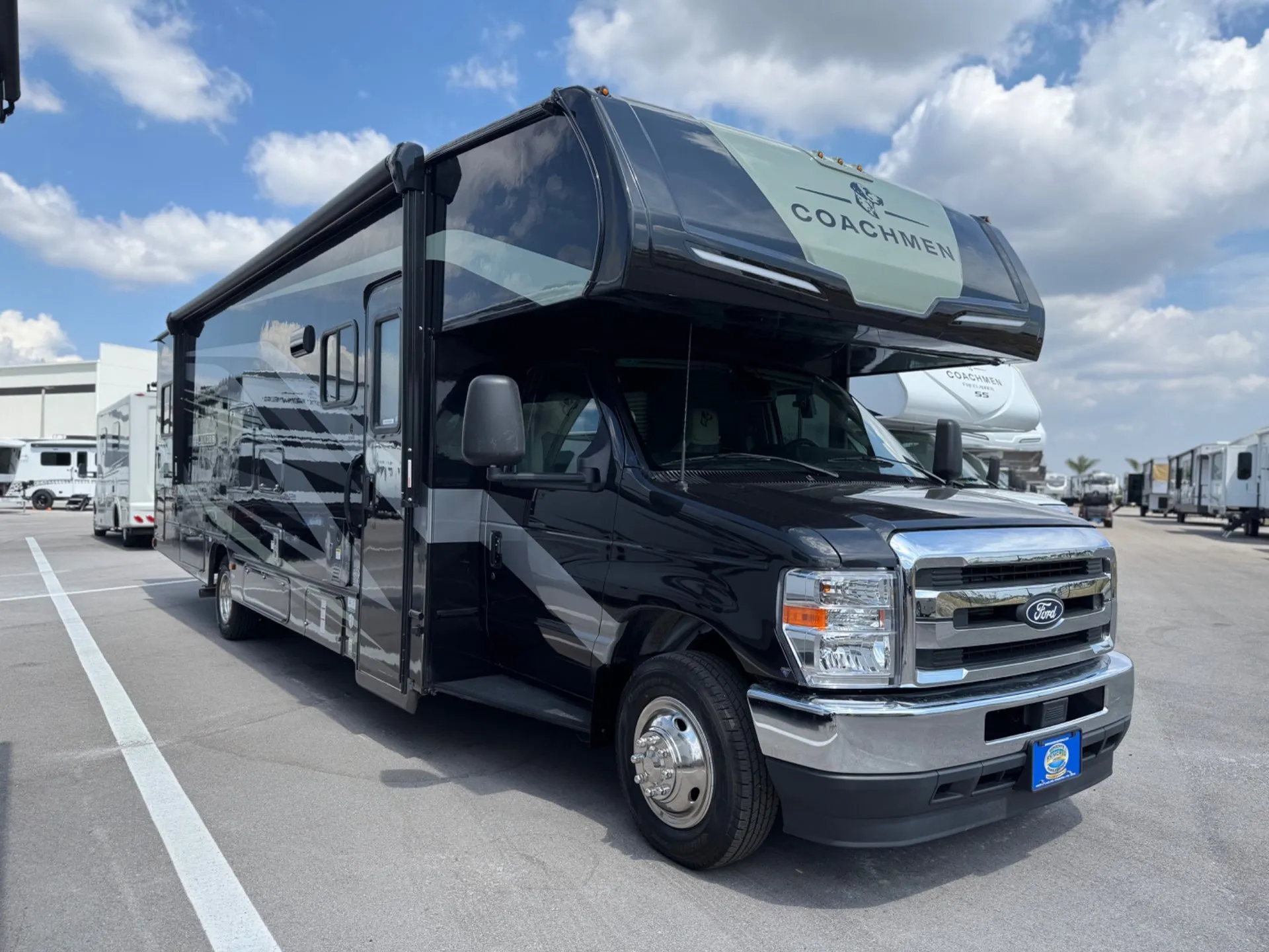 2026 Coachmen Freelander 30RS - Photo 2