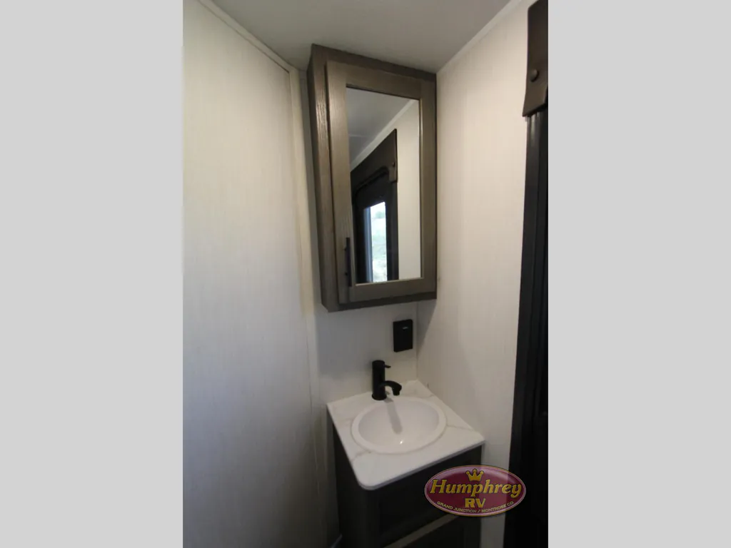 2026 Forest River Cherokee Alpha Wolf 33BH, Photos photo 28