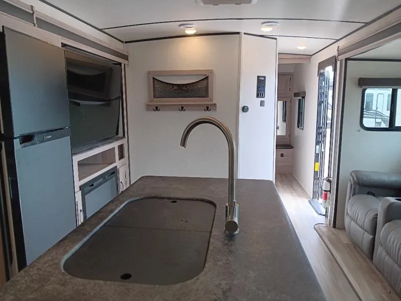 2023 Coachmen Northern Spirit Ultra Lite 3379BH - Photo 4