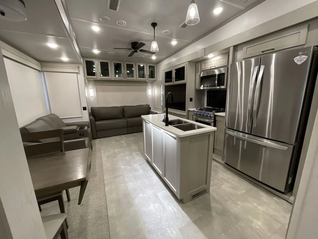 2022 Palomino Columbus 382FB dealer photo 8 from Blue Compass RV