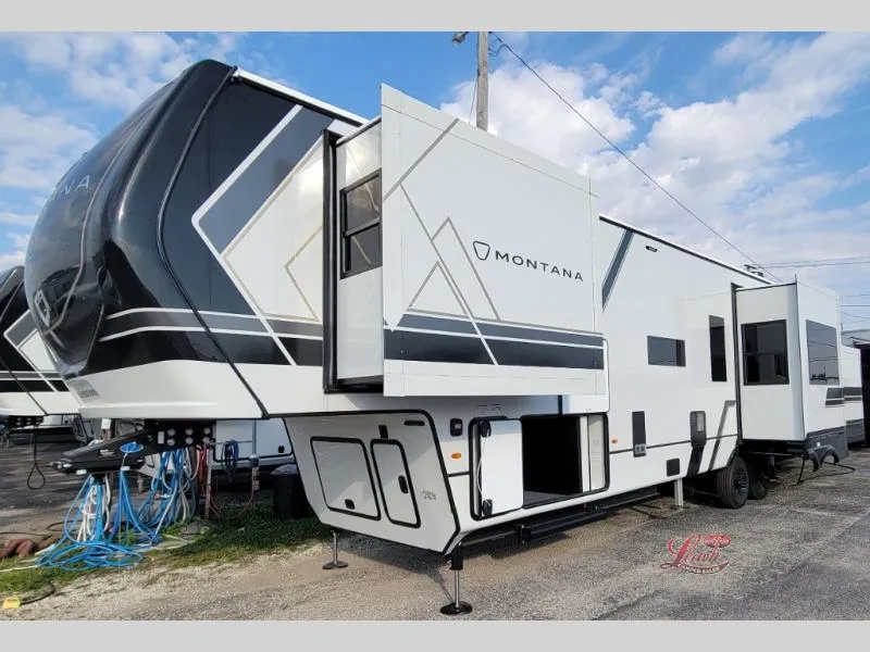 2026 Keystone Montana 3915TB - Photo 3
