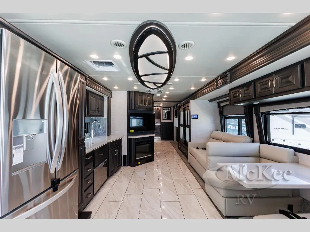 2026 Fleetwood Discovery 38N - Photo 3