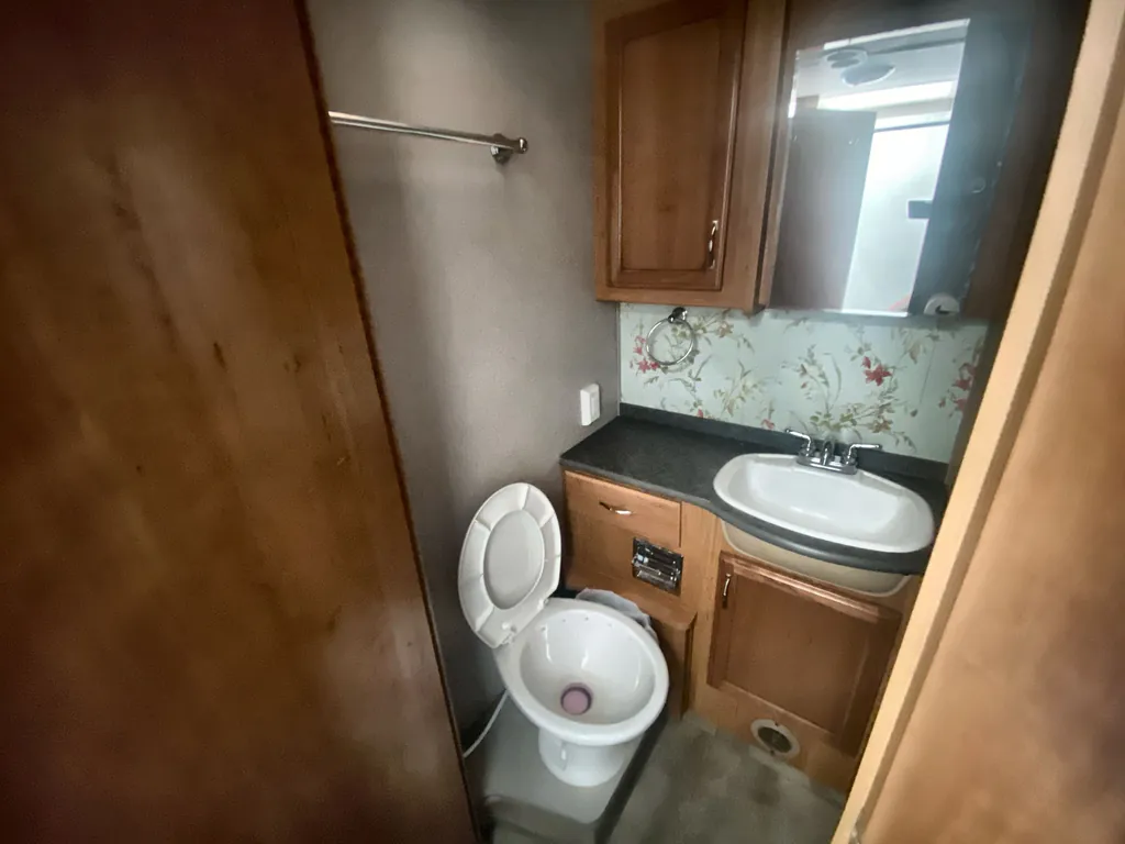 2015 Fleetwood Flair 26D, Photos photo 18