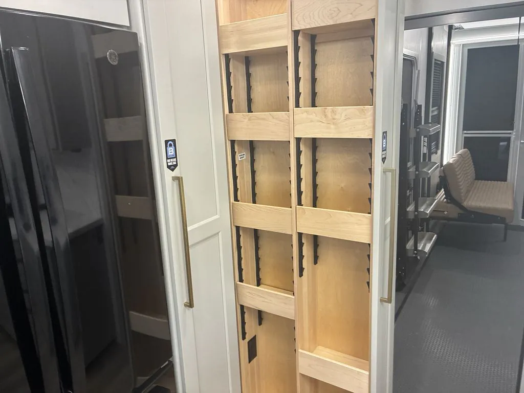 2026 Brinkley Model G 3950, Photos photo 12