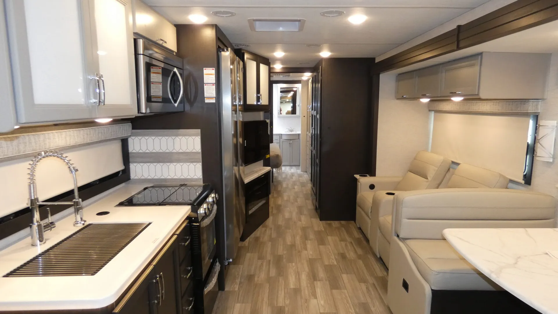2026 Thor Motor Coach Luminate GG35 - Photo 3