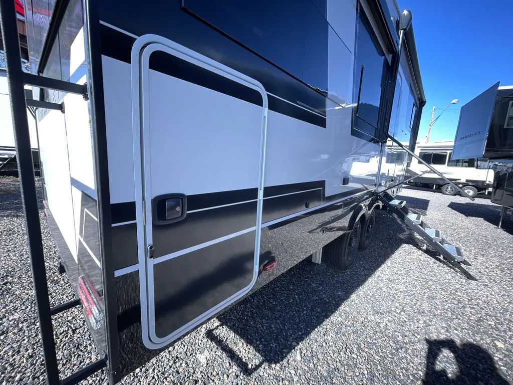 2027 Brinkley Model Z 2680, Photos photo 3