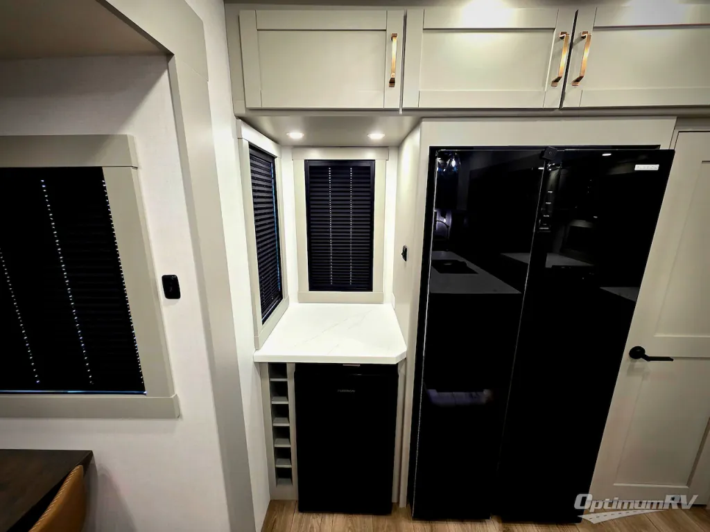2025 Brinkley Model Z 3300, Photos photo 8