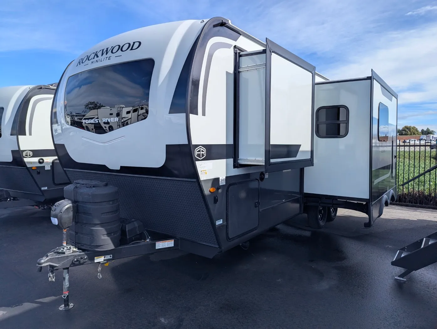2026 Forest River Rockwood Mini Lite 2513S - Photo 4