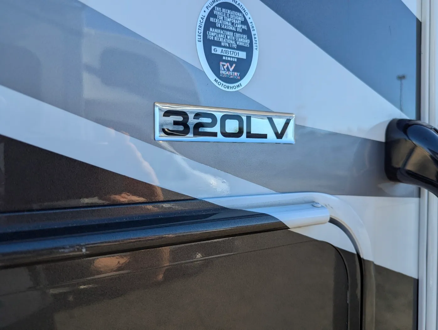 2026 Coachmen Entourage 320LV - Photo 3