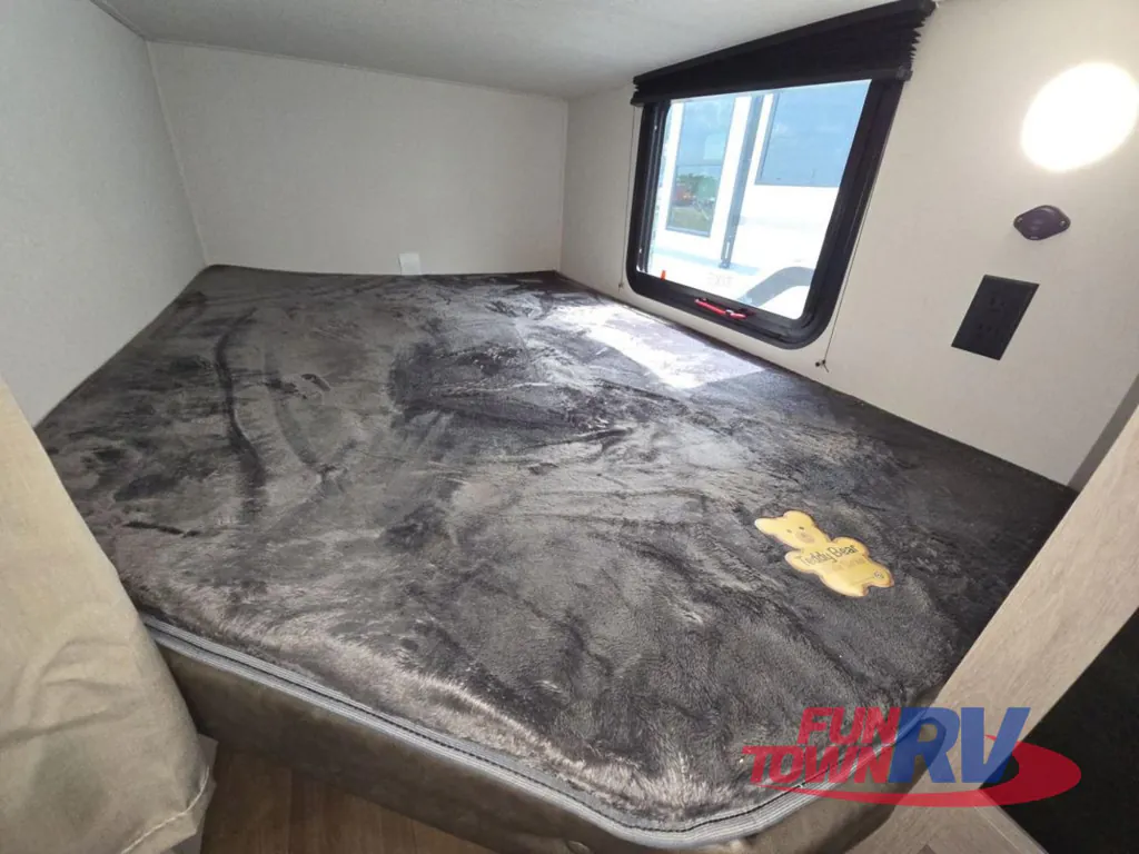 2027 East to West Della Terra 280BH, Photos photo 28