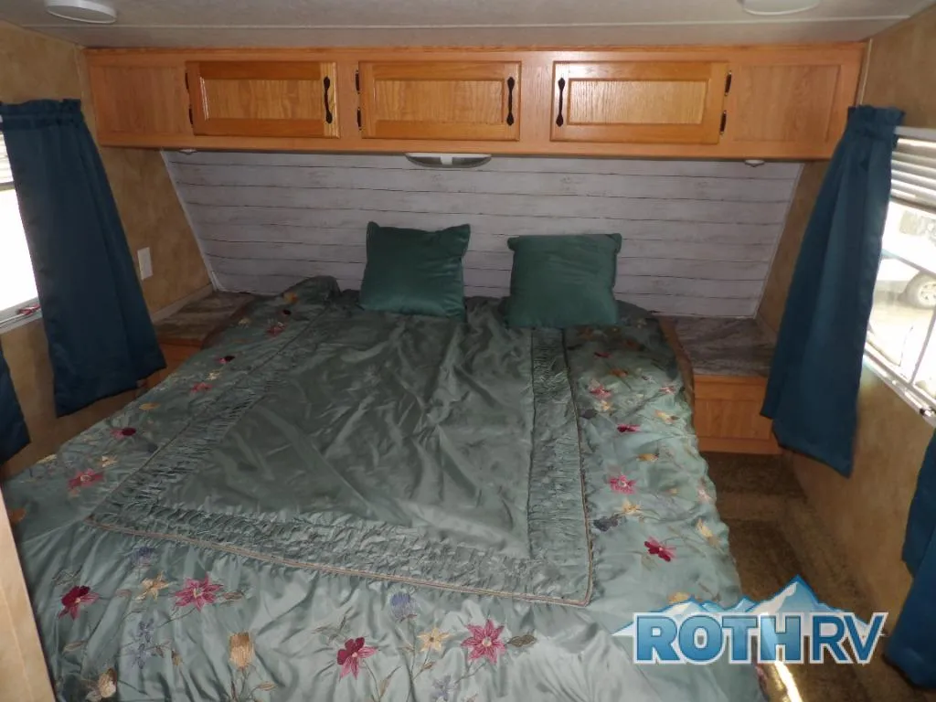 2004 Keystone RV Hornet 245RK - Photo 3