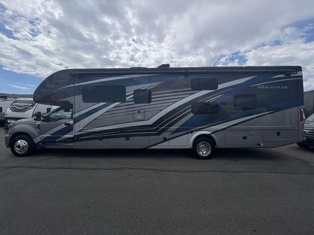 2022 Thor Motor Coach Magnitude RS36, Photos photo 6