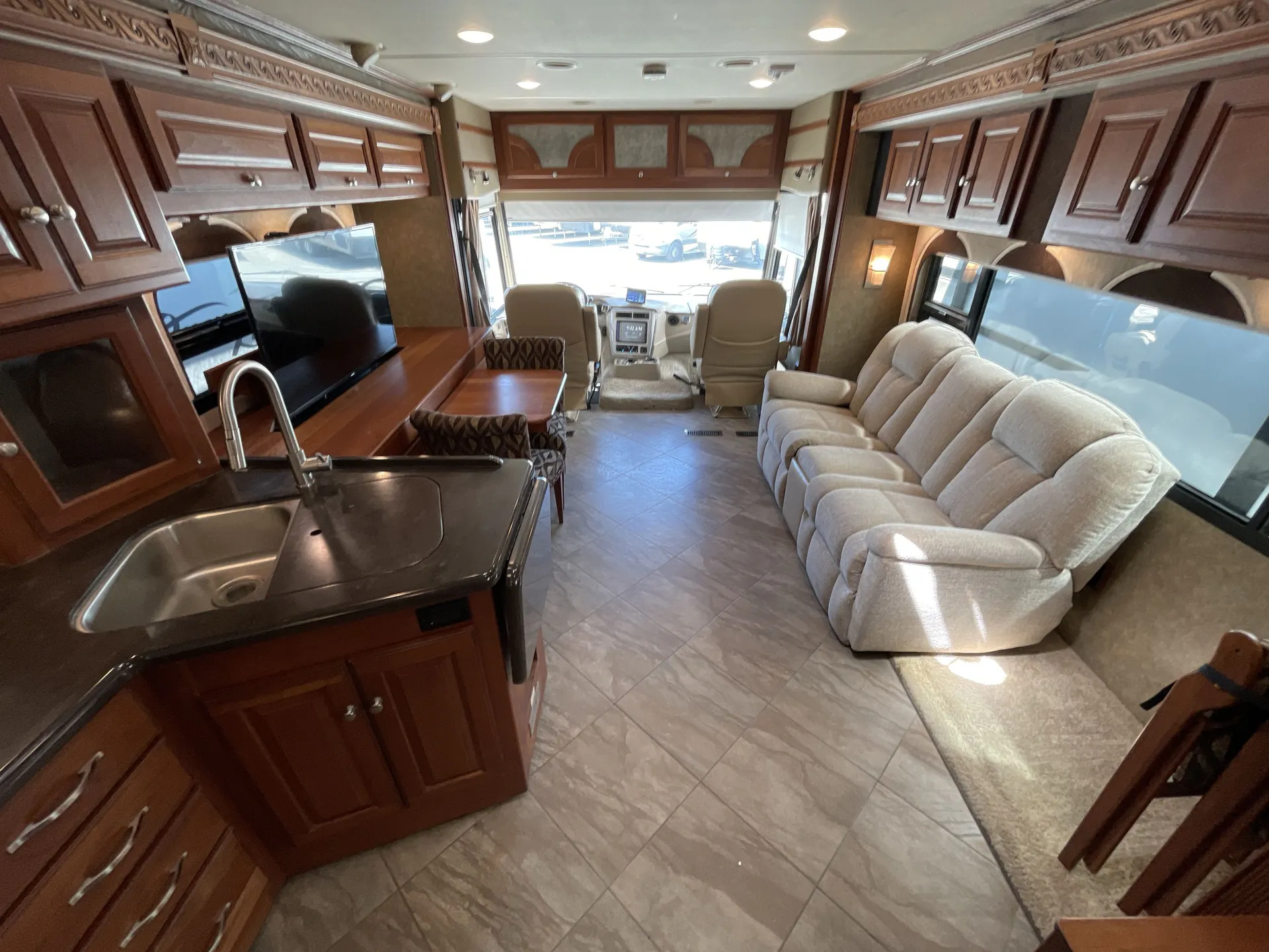 2016 Winnebago Adventurer 37F — living area main