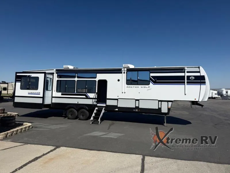 2027 Forest River Cherokee Arctic Wolf 38LEAHG - Photo 2