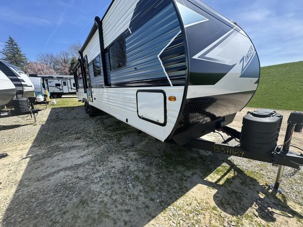2025 CrossRoads Zinger 340LR - Photo 2