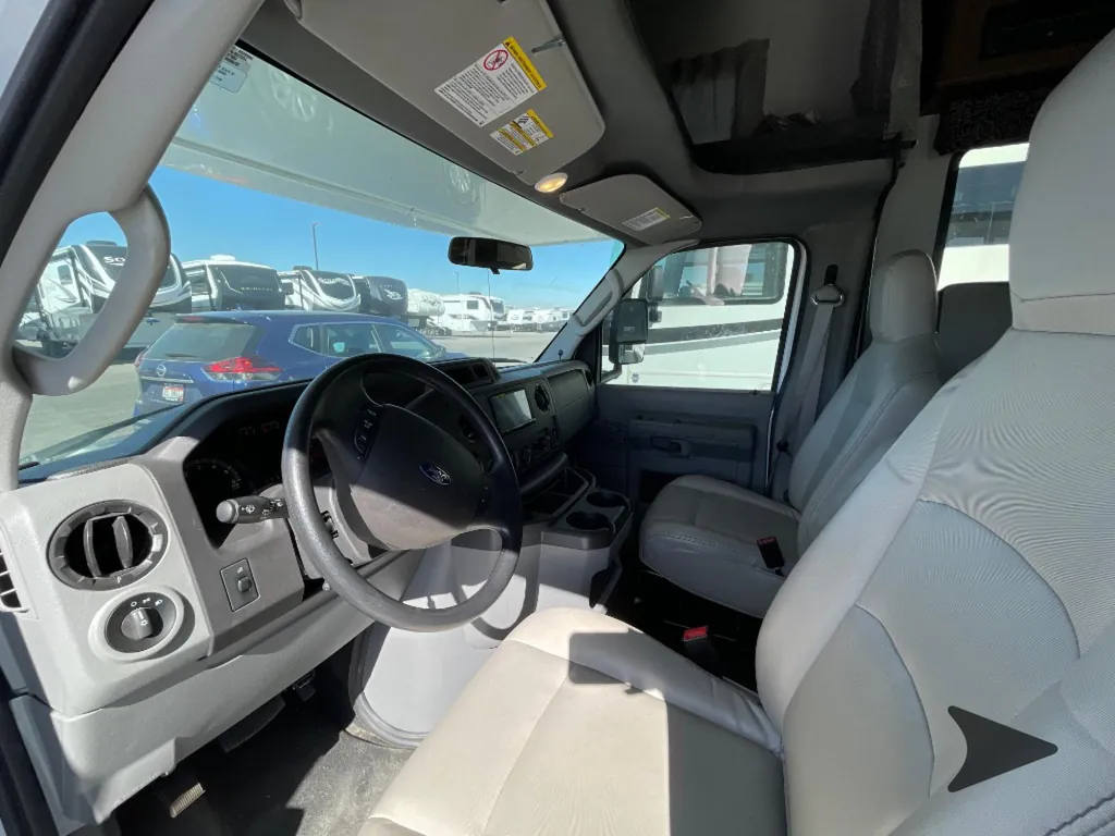 2020 Forest River Sunseeker 3040DS, Photos photo 16