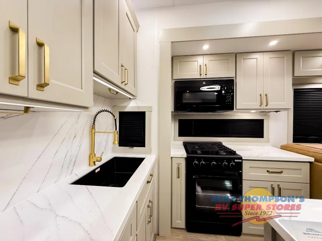 2026 Brinkley Model G 3950, Photos photo 9