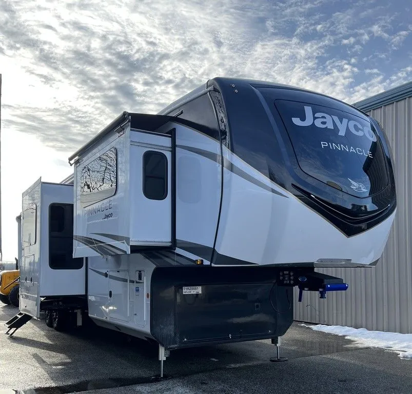 2026 Jayco Pinnacle 39FLOK - Photo 2