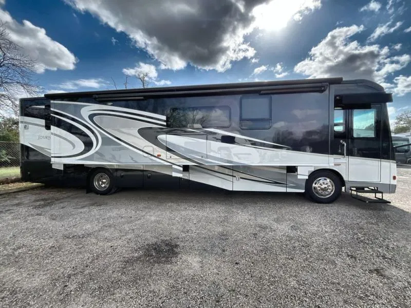 2018 Winnebago Journey 40J - Photo 4