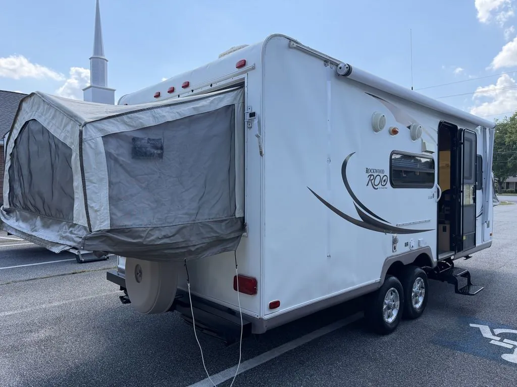 2010 Forest River Rockwood Roo 233S — Photo 5
