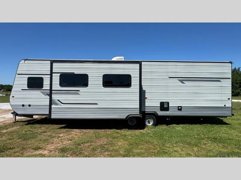 2025 Hy-Line Enterprises Premier HY38 - Photo 4