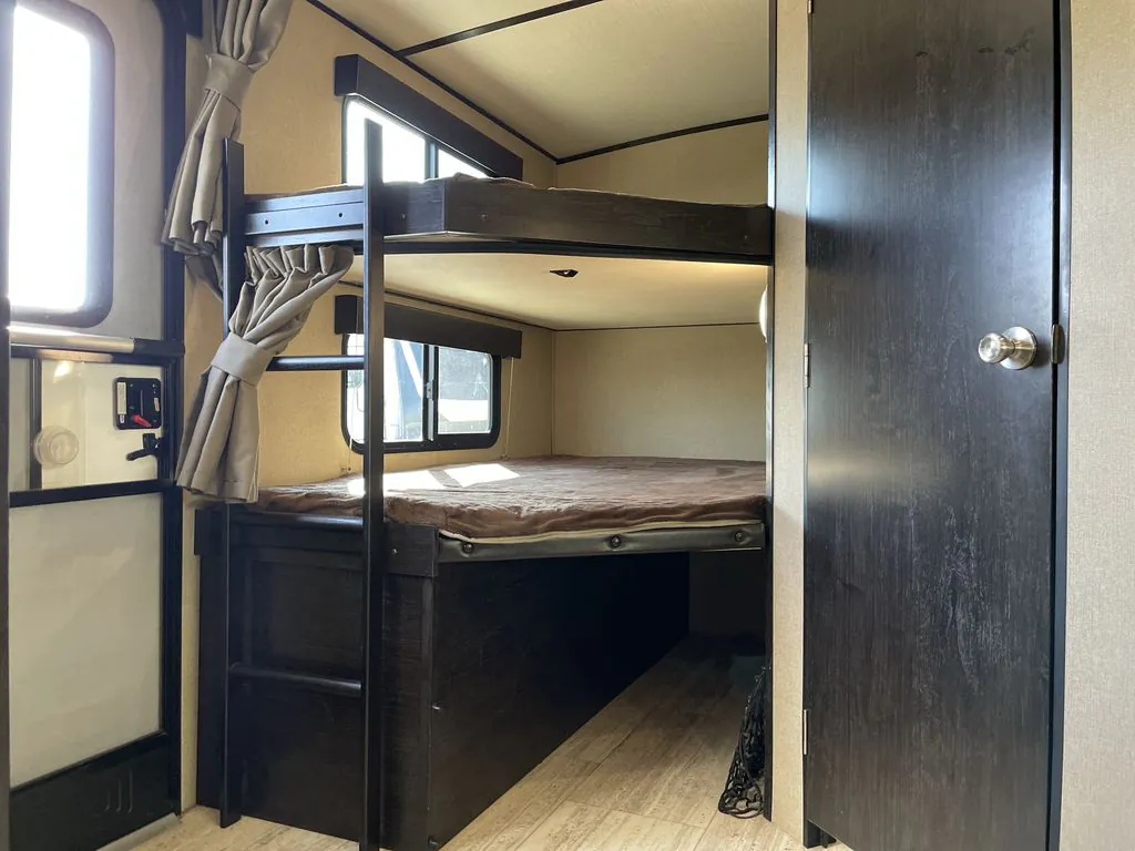 2017 Grand Design Imagine 2800BH, Photos photo 19