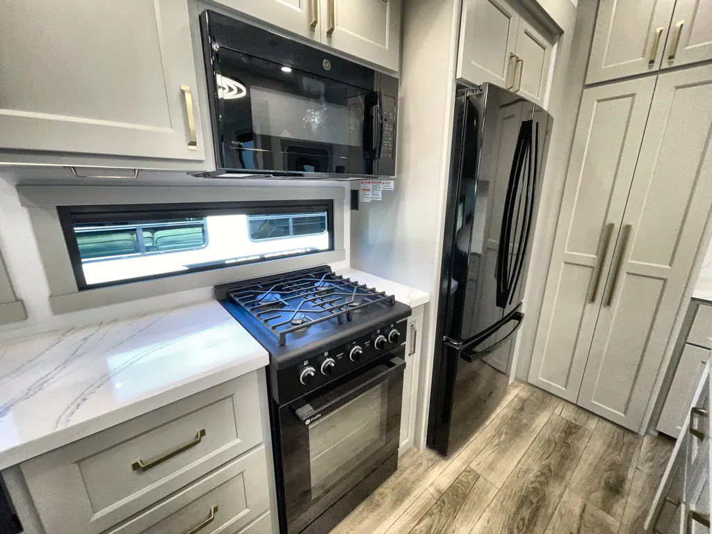 2026 Brinkley Model G 4100, Photos photo 21